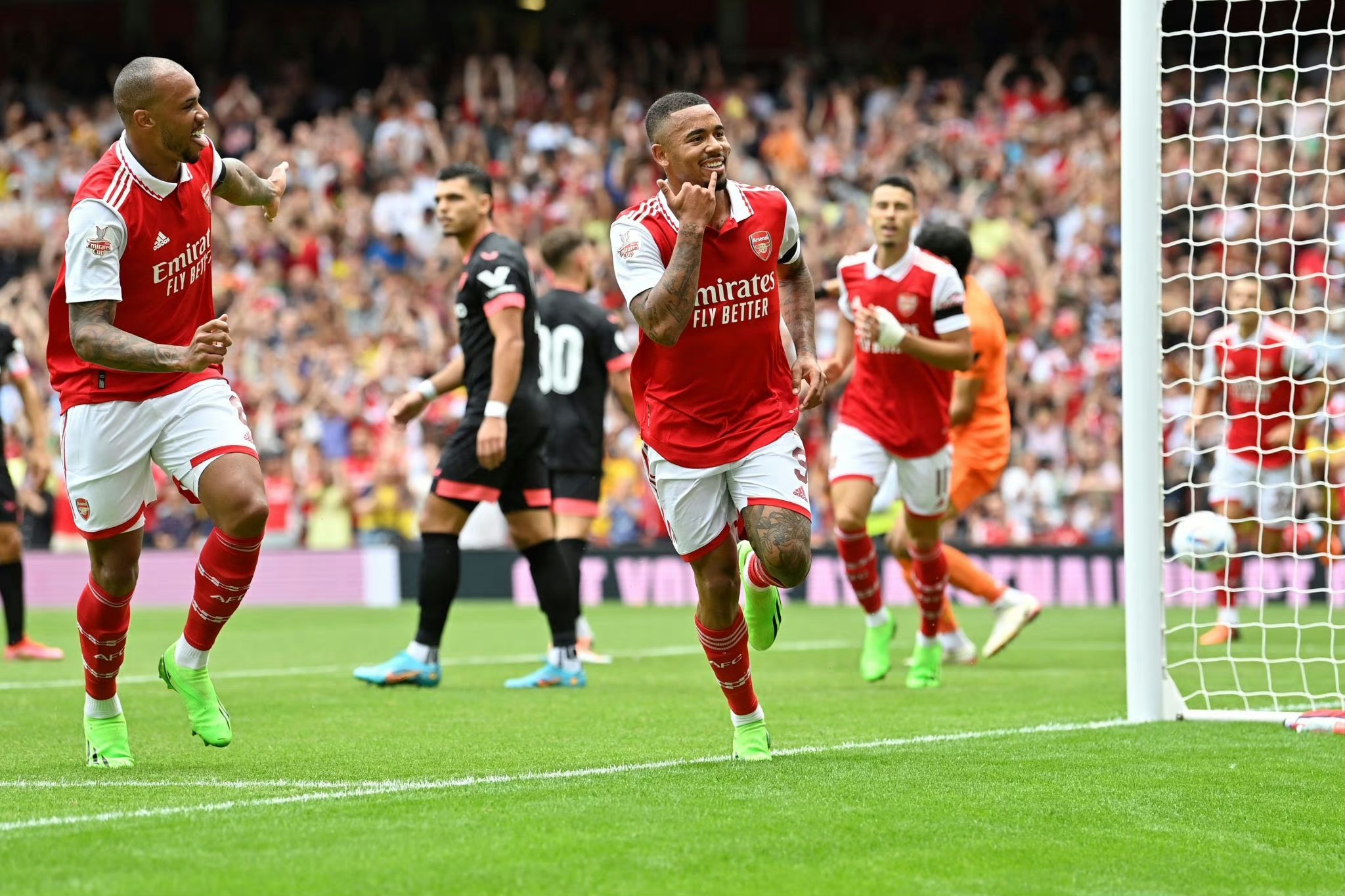 关于阿联酋队在足球比赛中展现出色实力的信息