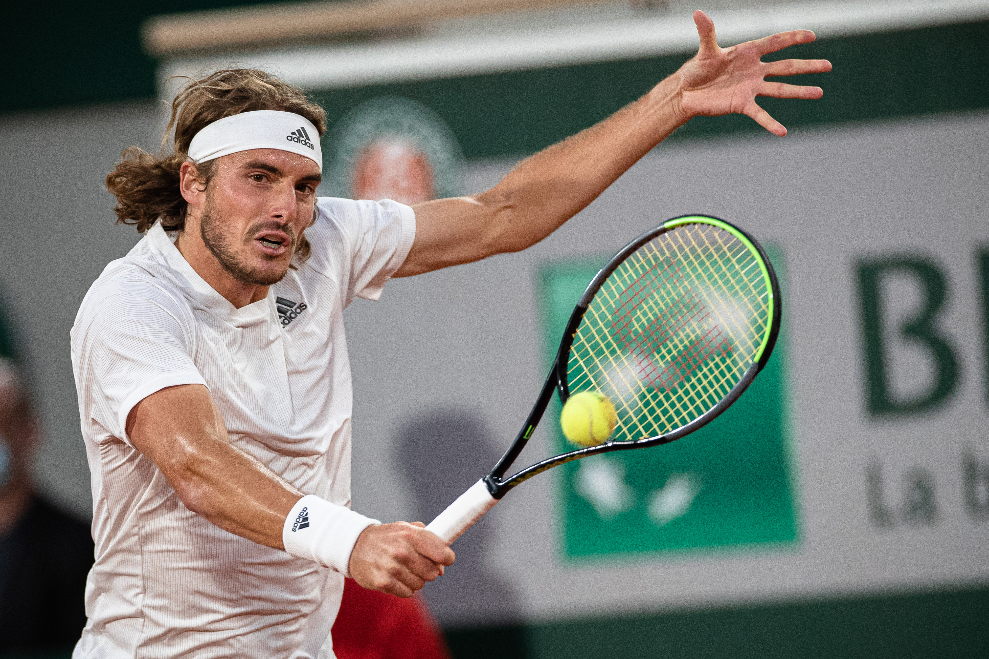 关于美国网球队强势西班牙网球队，西西帕斯爆发神勇的信息