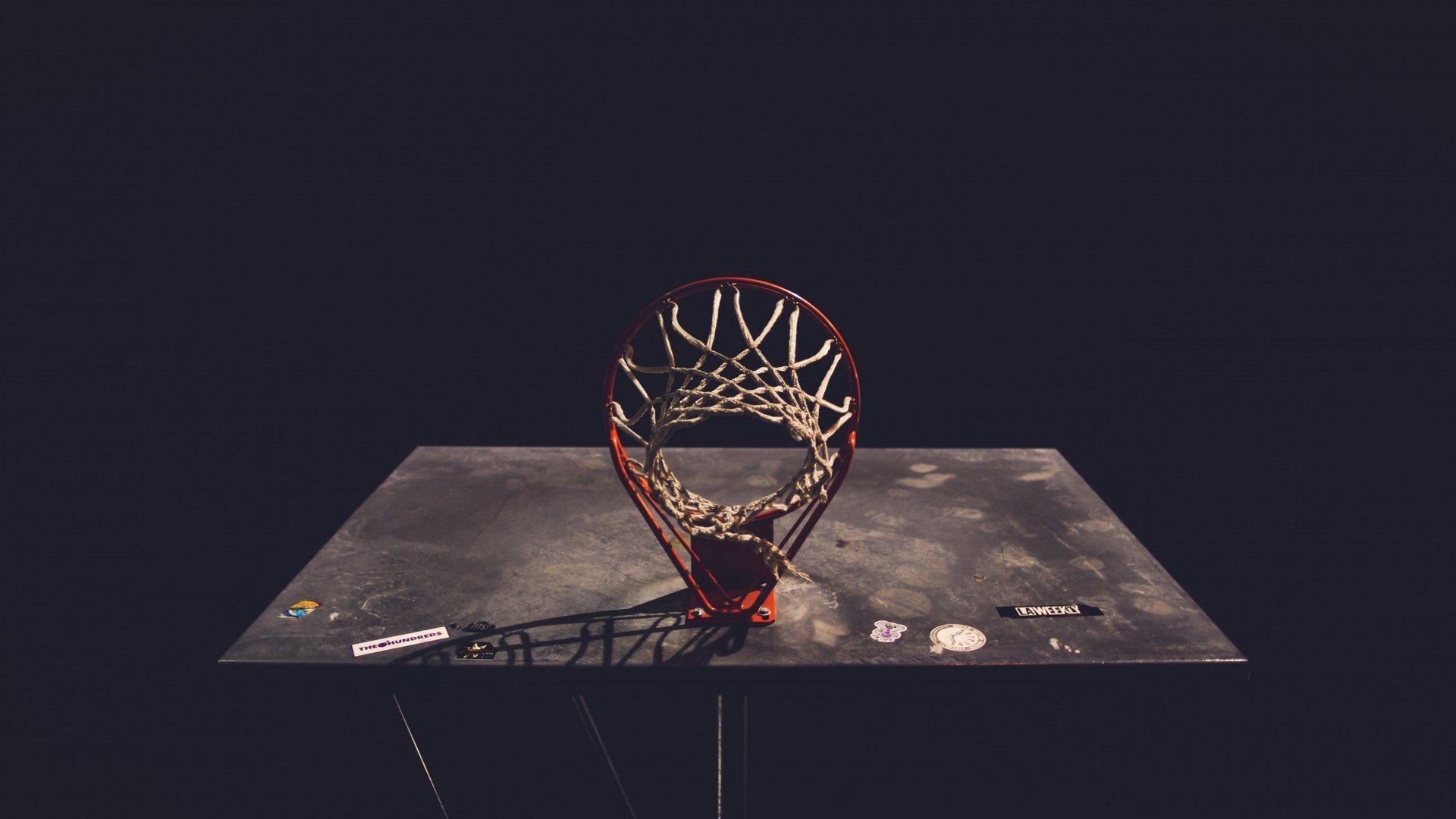 1.金字塔下的叹息,当法老的黄金之盾,冻结了红黑军团的剑锋(侧重意象与戏剧性)